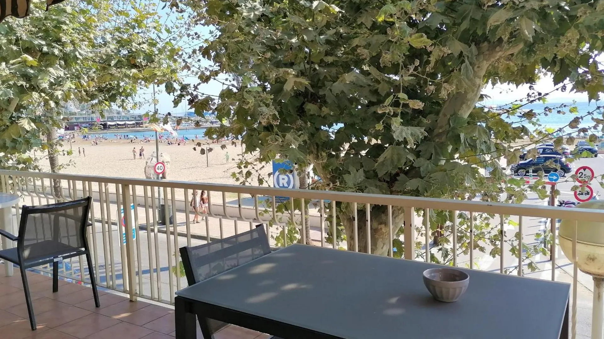 Espectaculares Vistas Al Mar En Primera Linea, Terraza, Aire Acondicionado, Y Wifi En Roses - Es-258-68